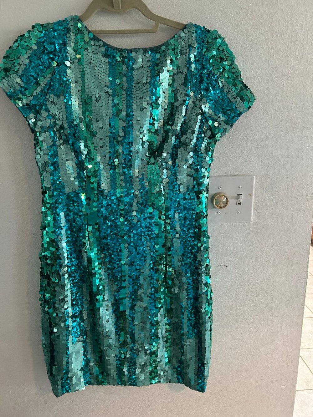 Aidan Mattox Green Mini Sequin Dress. Great for holidays Size 6